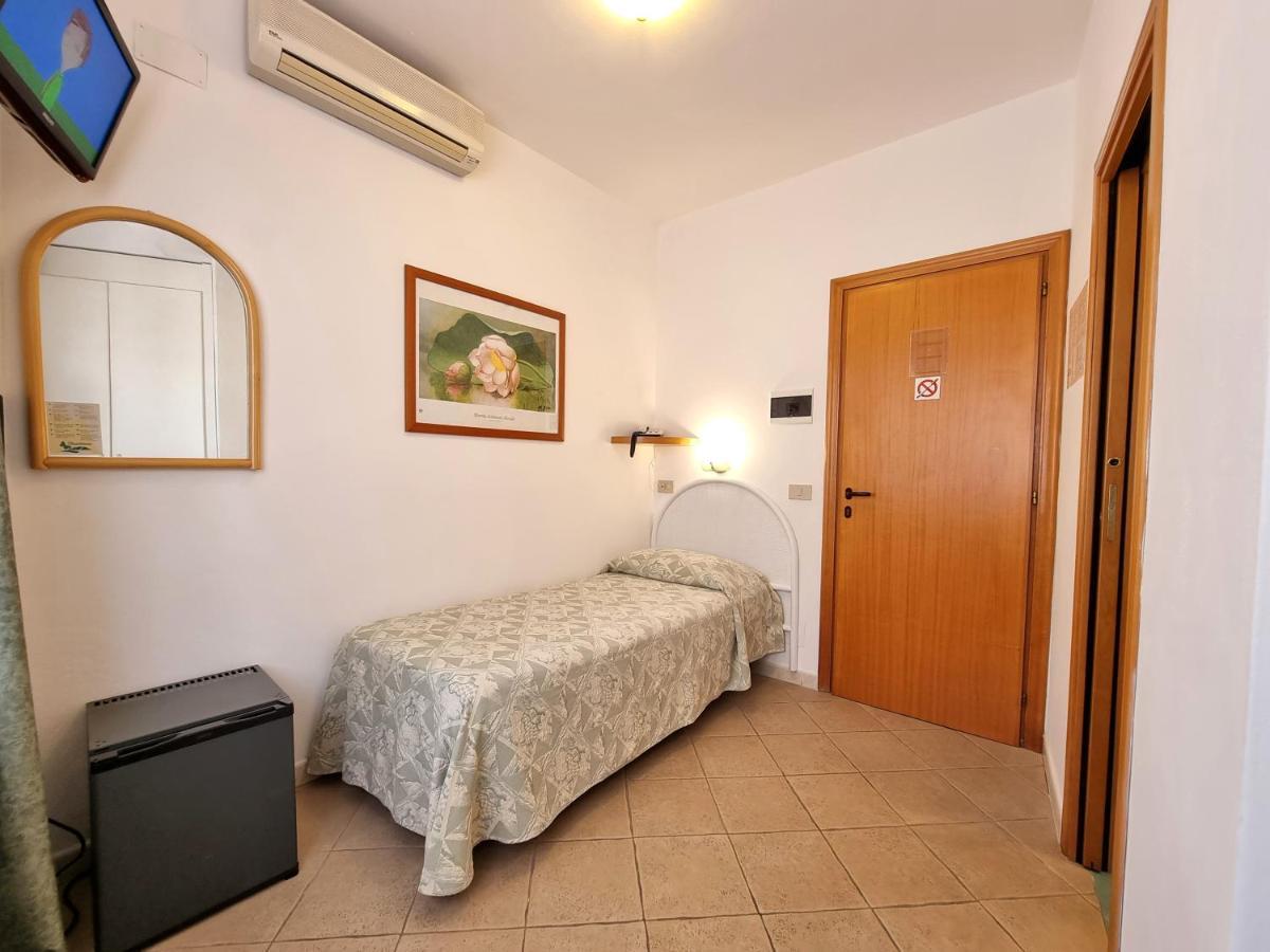 Hotel Montemerlo Fetovaia Zimmer foto